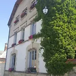 Couette-café La Grange En Champagne 3*