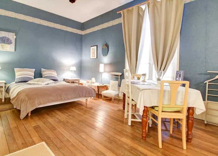 La Grange En Champagne Bed and Breakfast 3*